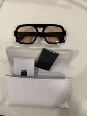 Eliza Johnson Women’s Jane Black Gloss with brown lens Sunglasses